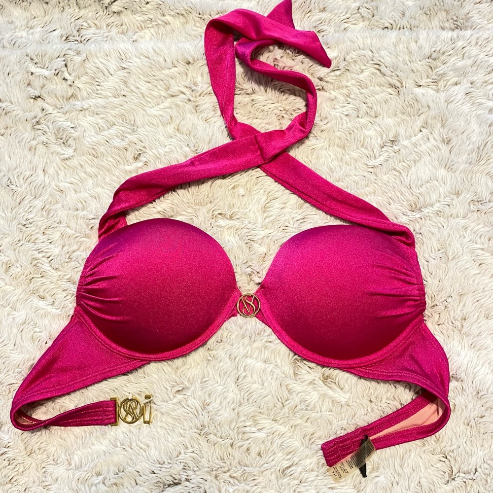 Victoria’s Secret bombshell bikini